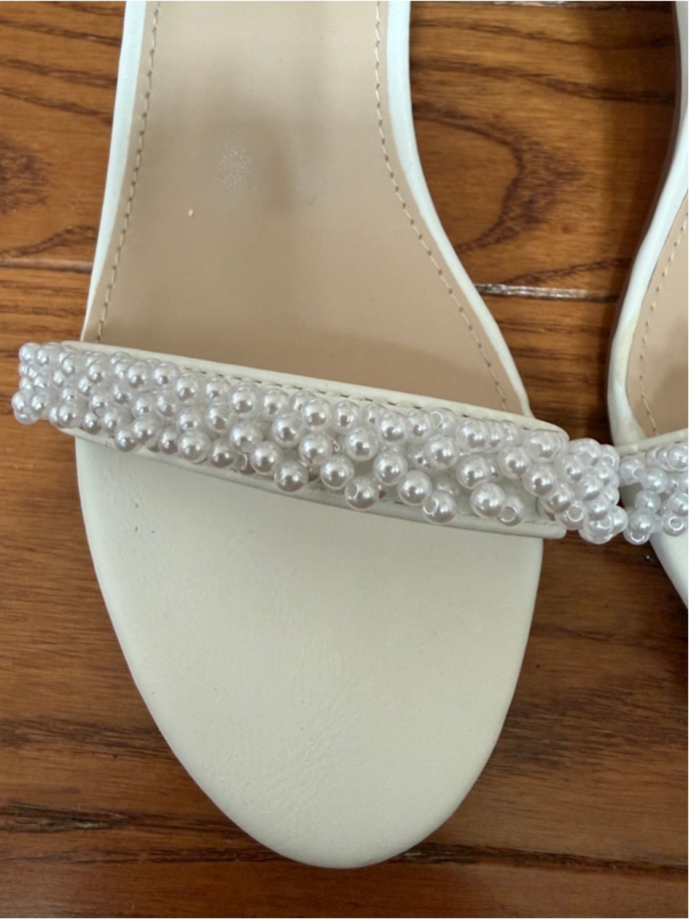 Women’s White Pearl Party Dress Shoes Size 7 EUC - Picture 4 of 5